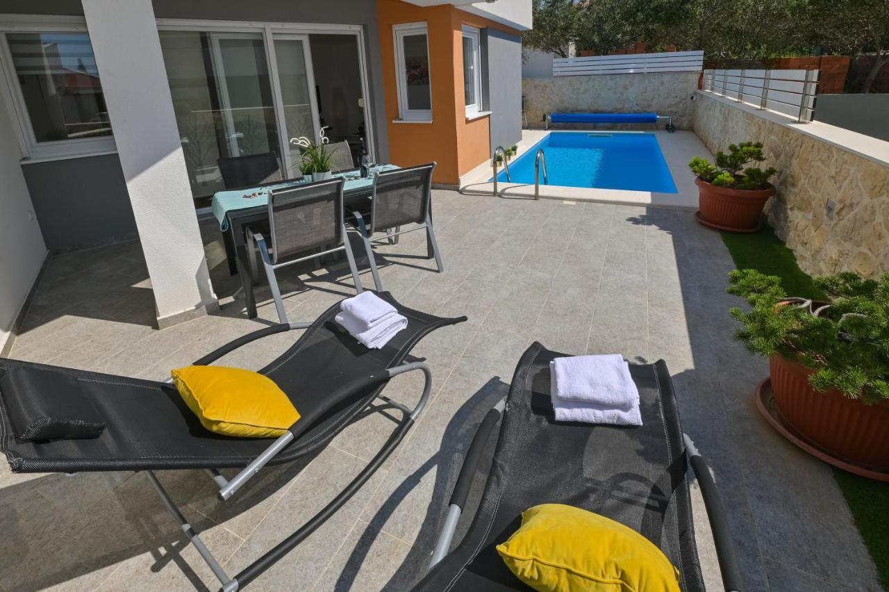 נובליה Apartment Funtastic With Private Pool מראה חיצוני תמונה