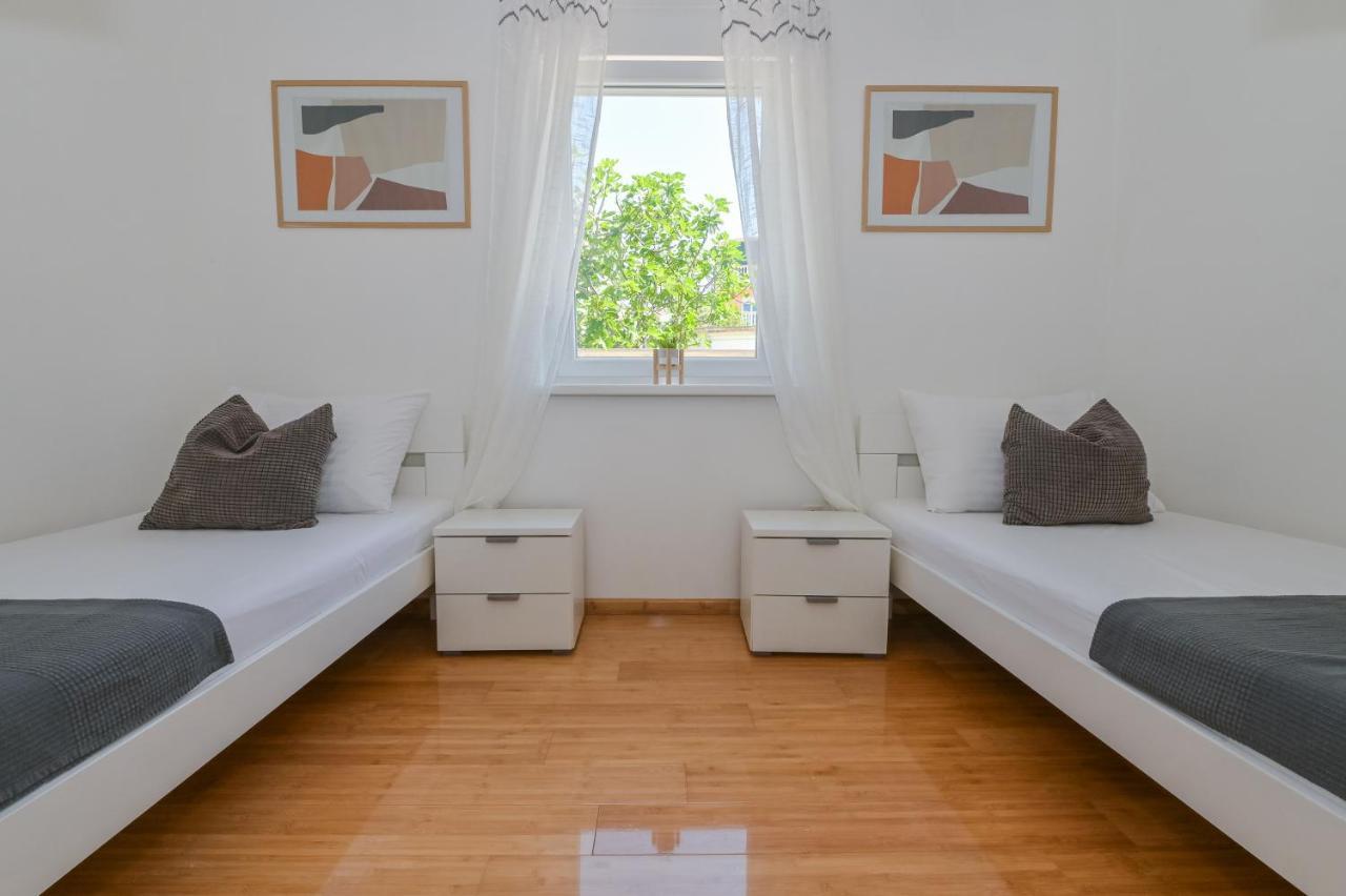 נובליה Apartment Funtastic With Private Pool מראה חיצוני תמונה