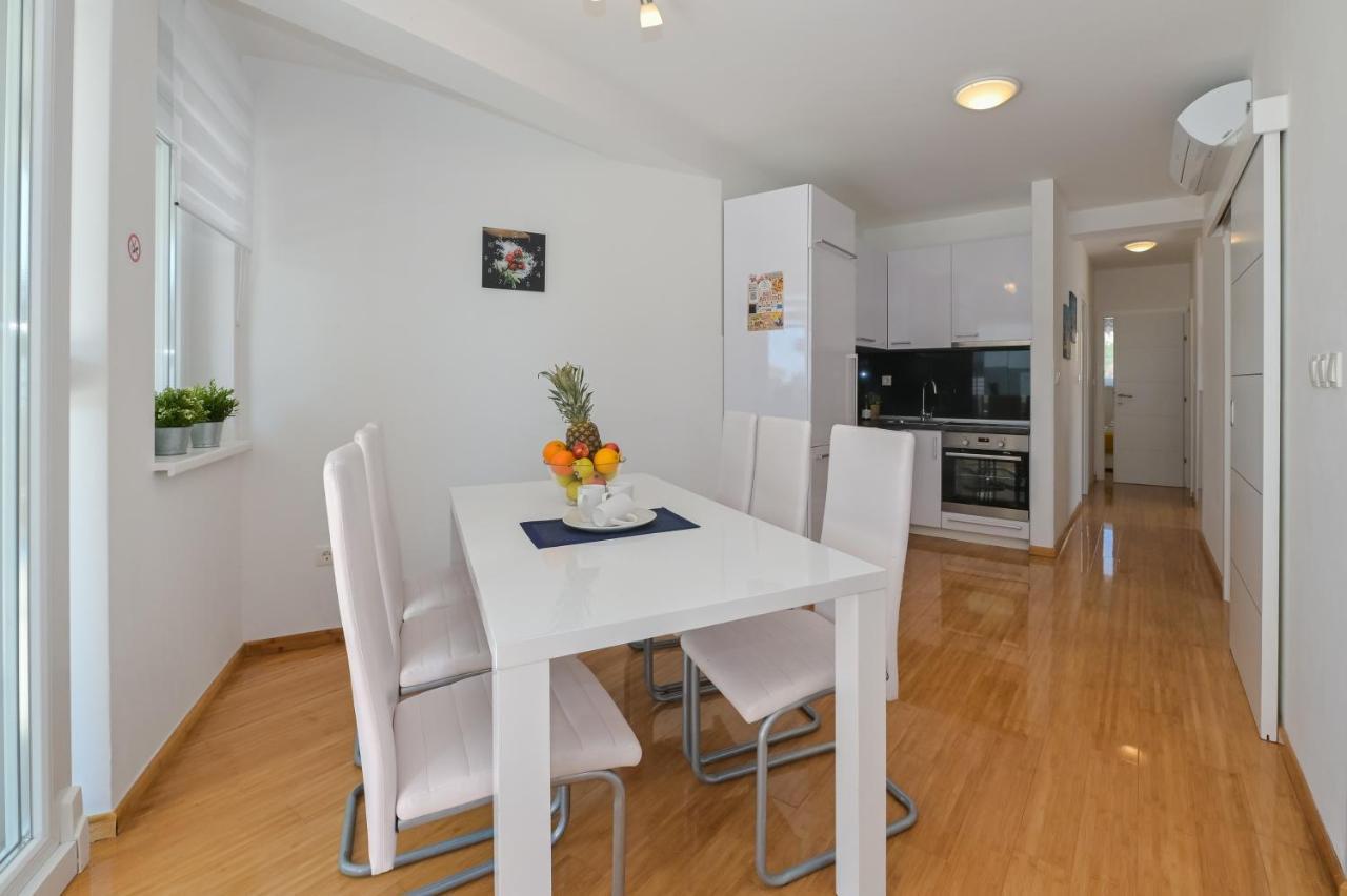 נובליה Apartment Funtastic With Private Pool מראה חיצוני תמונה