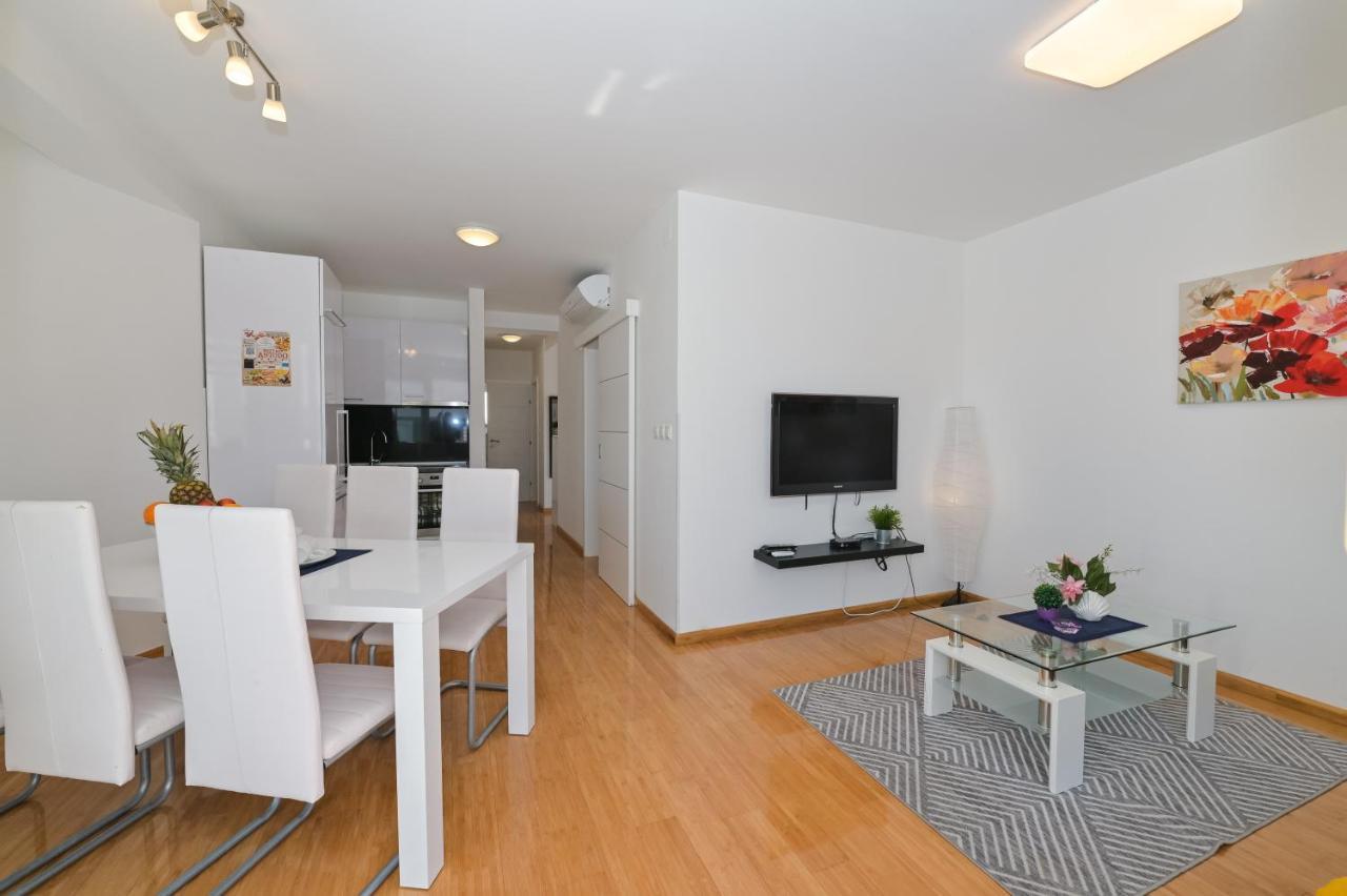 נובליה Apartment Funtastic With Private Pool מראה חיצוני תמונה