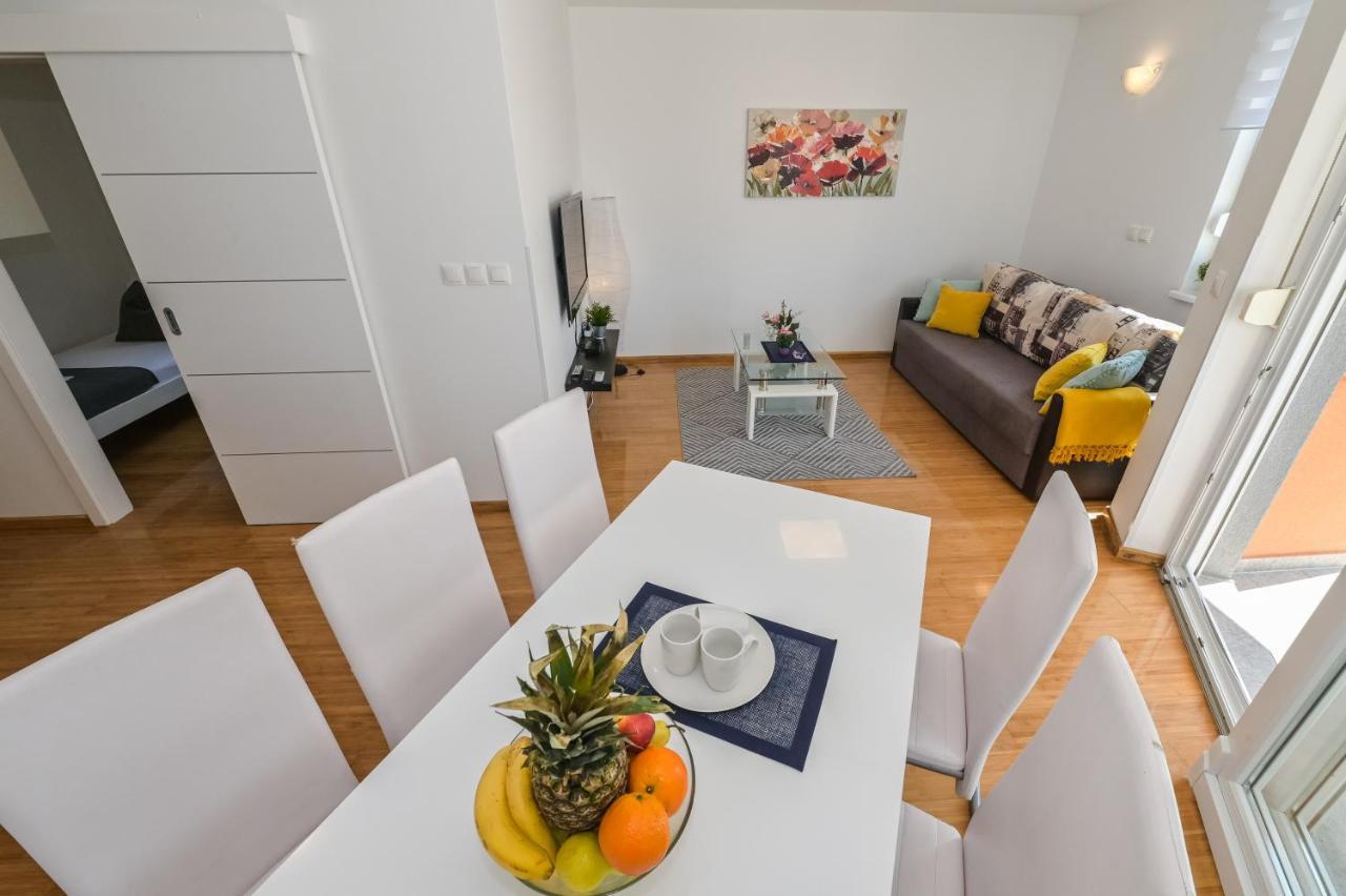 נובליה Apartment Funtastic With Private Pool מראה חיצוני תמונה