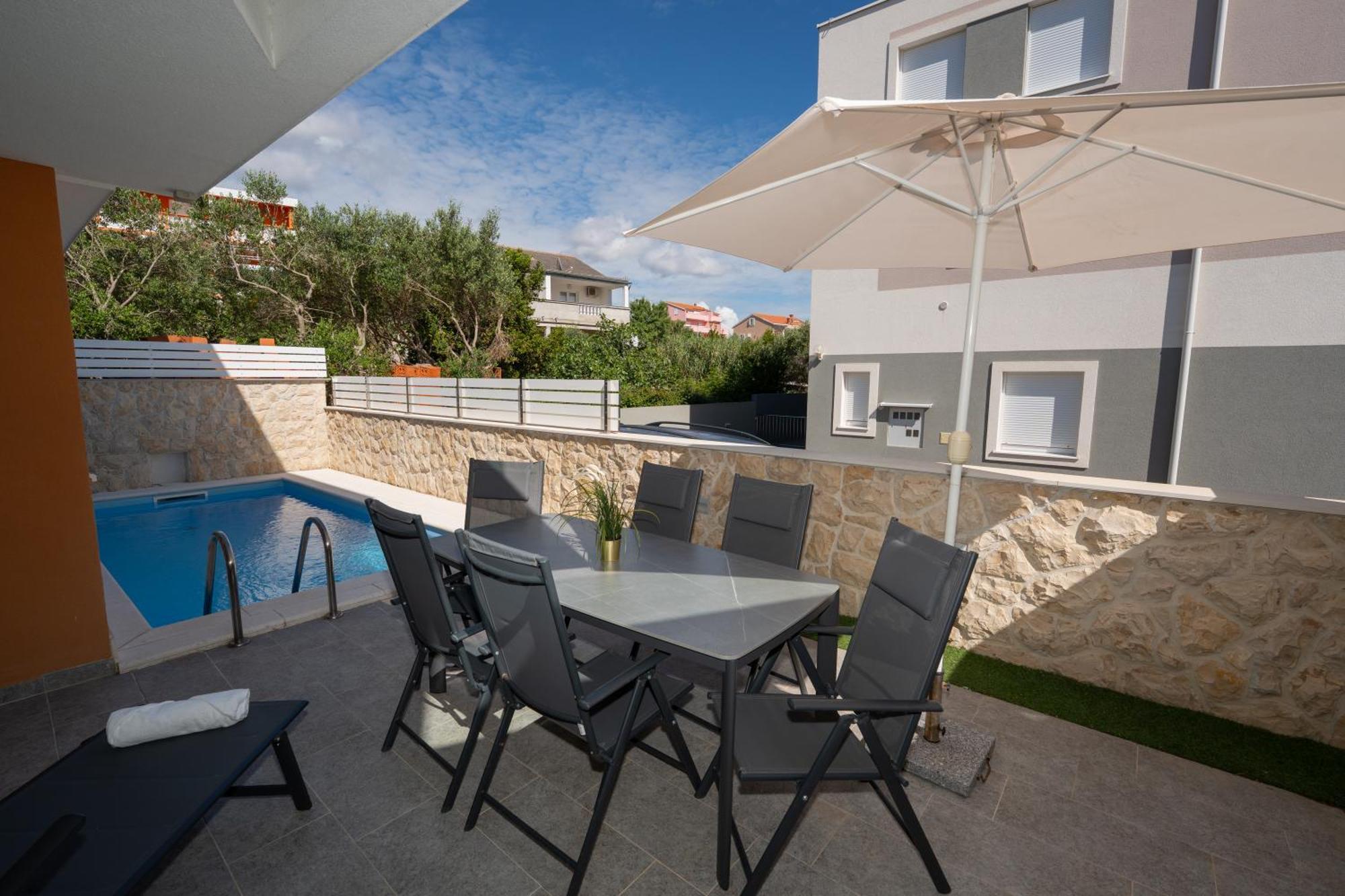 נובליה Apartment Funtastic With Private Pool מראה חיצוני תמונה