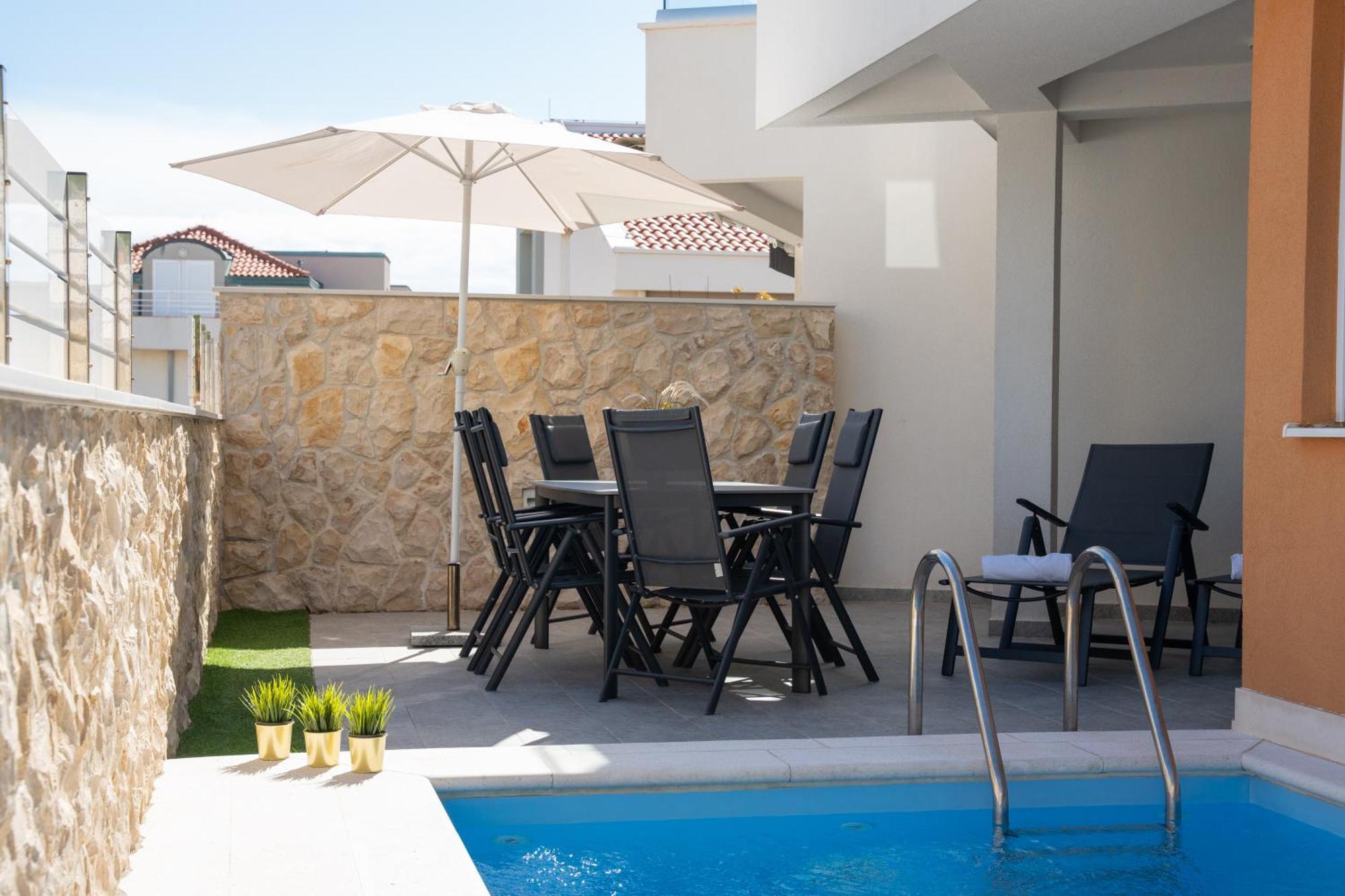 נובליה Apartment Funtastic With Private Pool מראה חיצוני תמונה