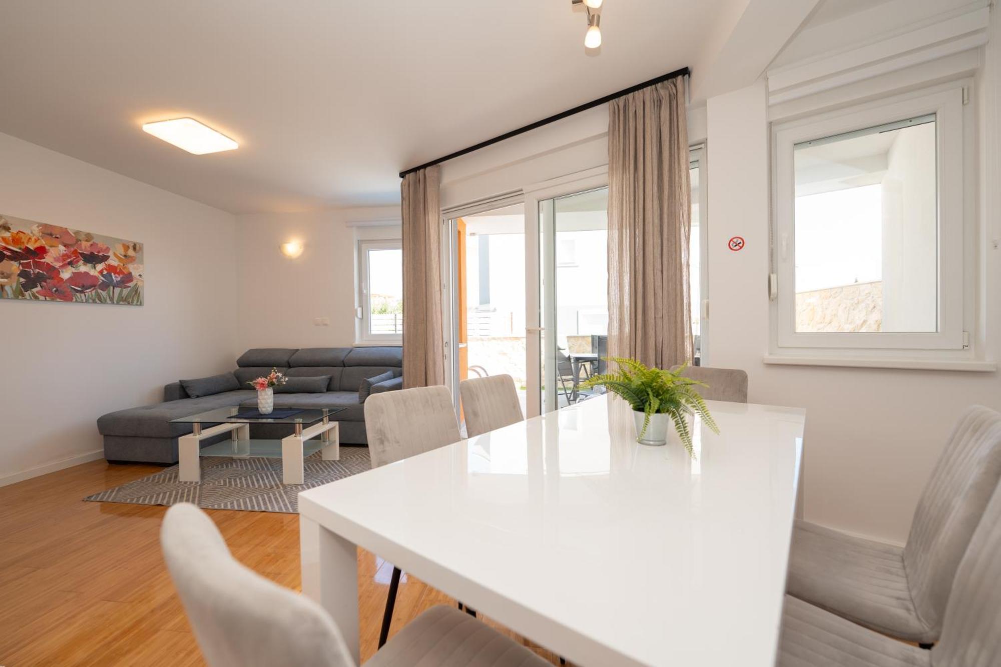 נובליה Apartment Funtastic With Private Pool מראה חיצוני תמונה