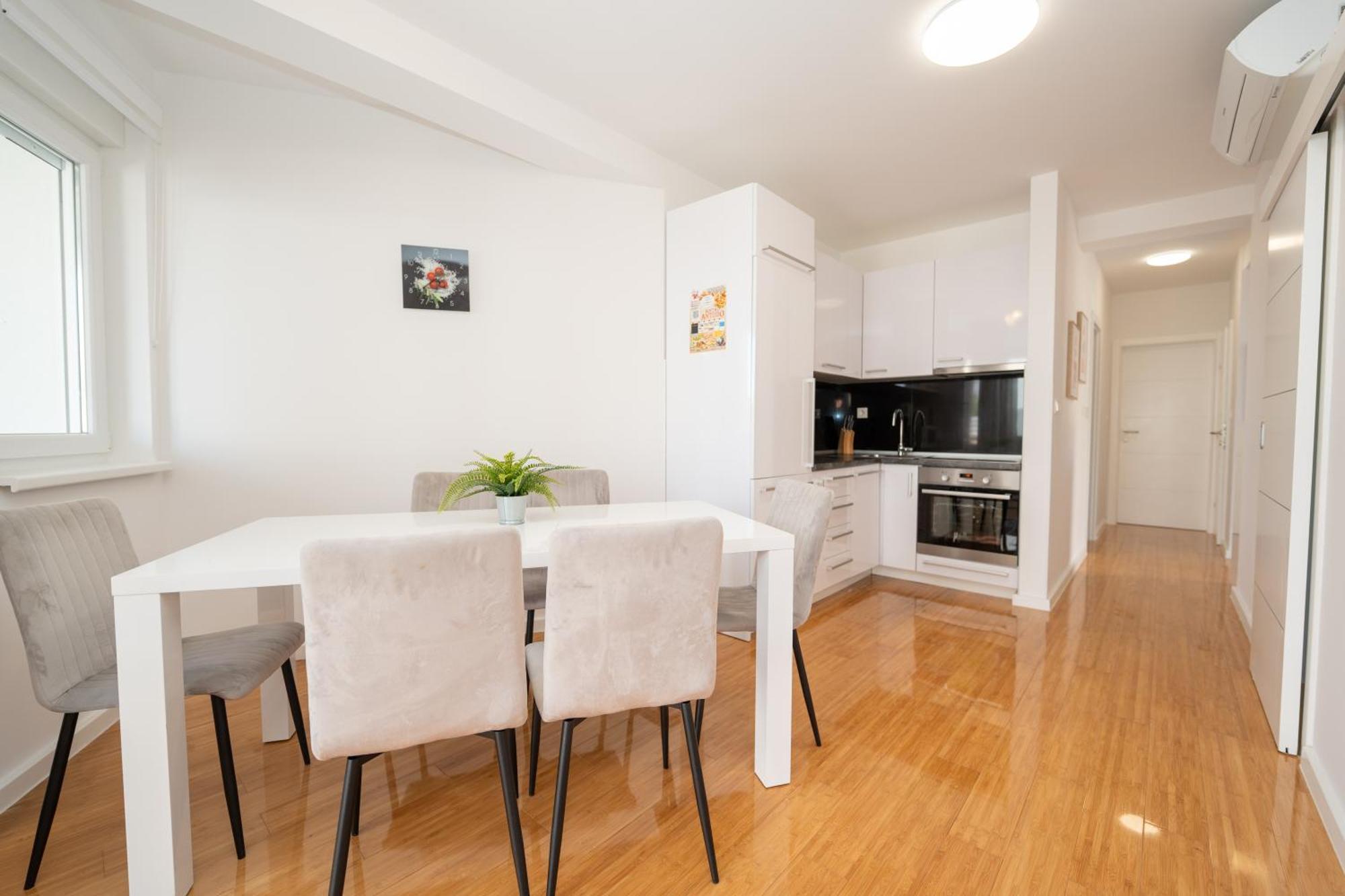 נובליה Apartment Funtastic With Private Pool מראה חיצוני תמונה
